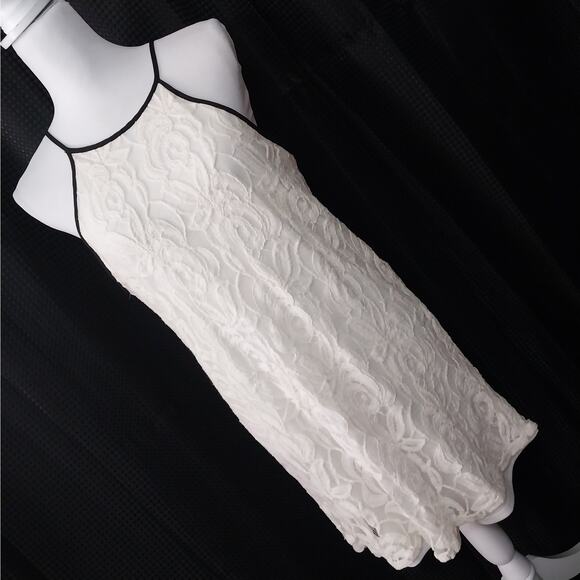 MONTEAU LOS ANGELES! BIG FLORAL LACE OVER STRETCH, CREAM & BLACK DRESS! SZ L - Picture 8 of 8